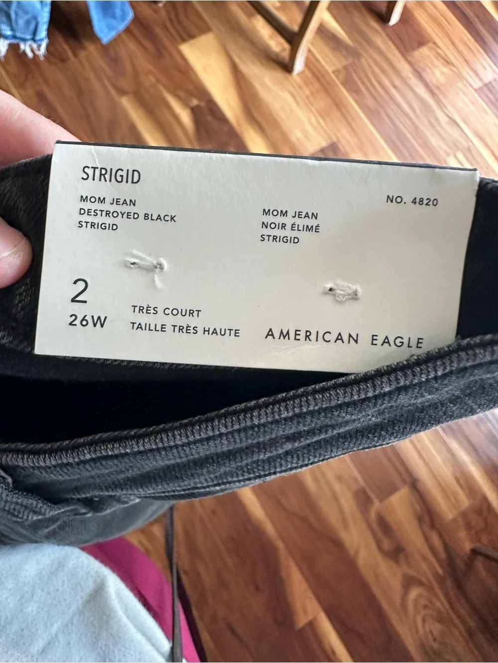 American Eagle Outfitters Black Strigid Mom Jeans size 2 X-Short